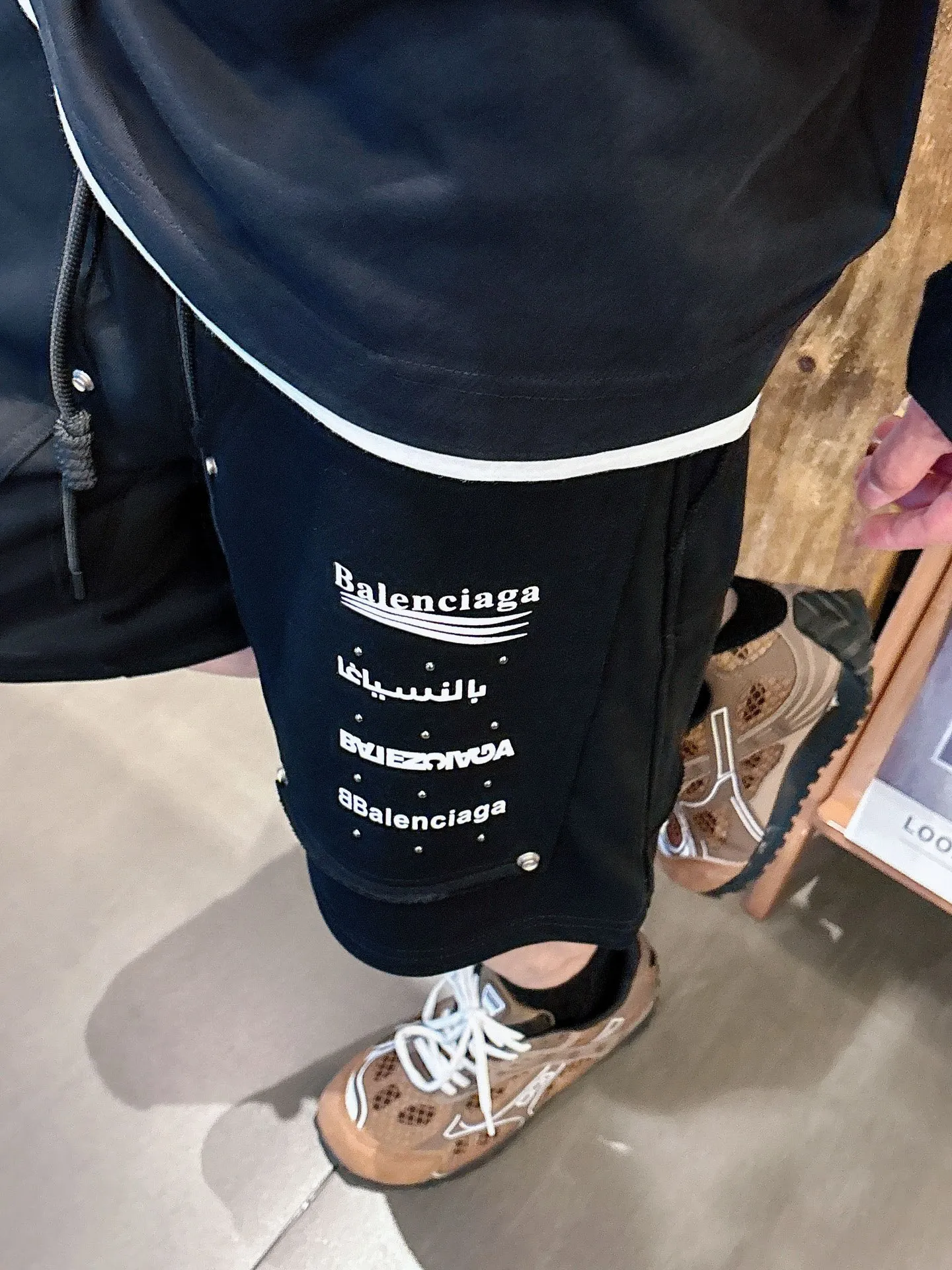 Balenciaga's three-standard complete 2026 summer New Arrival men's casual shorts, advanced custom-made Breathable fabric, Breathable fabric, extremely stretchy and comfortable, impeccable details, top-grade accessories, original logo design concept, delicate and soft feel! The upper body fit is awesome! Size: M-XXXL Please state your height and weight when ordering